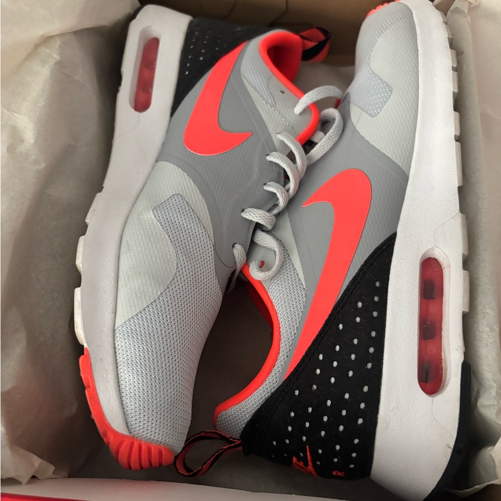 Nike Air Max Tavas Essential Sneakers